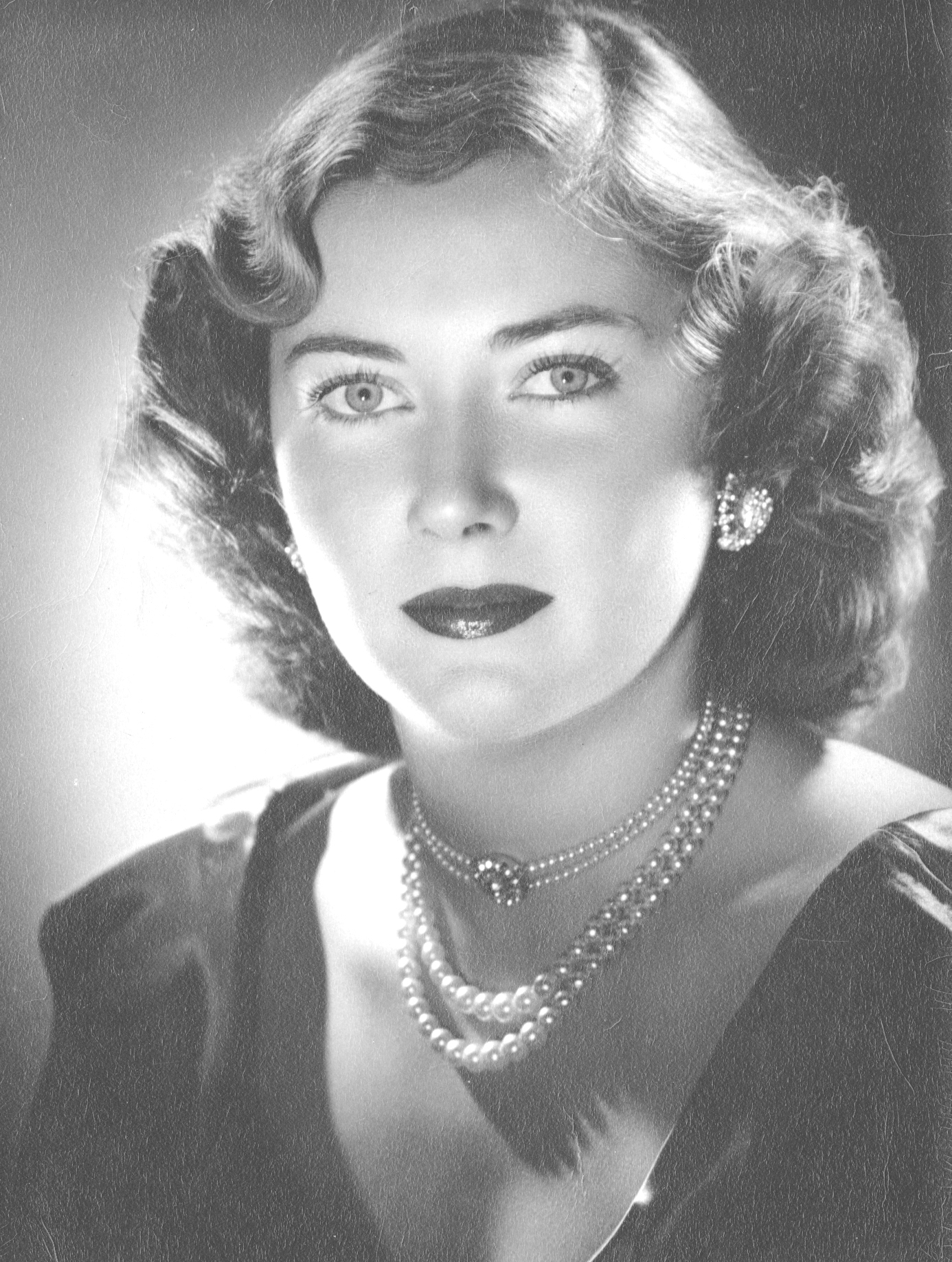 Engagement photo of Doris Hurt, 1950